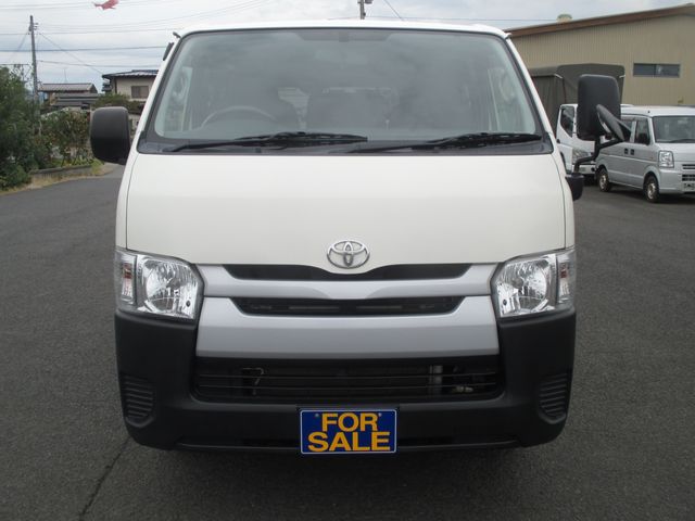 Toyota HIACE VAN 2018-08 20653-1