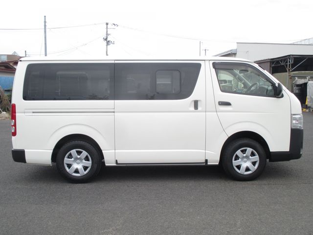 Toyota HIACE VAN 2018-08 20653-3