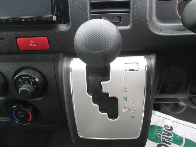 Toyota HIACE VAN 2018-08 20653-22