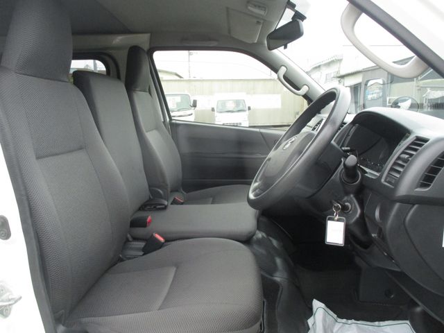 Toyota HIACE VAN 2018-08 20653-12
