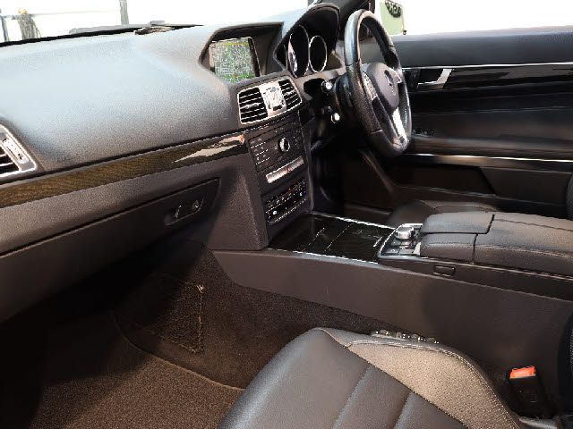 Mercedes Benz E-CLASS 2015-10 24402-1