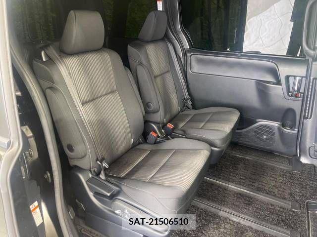 Toyota VOXY 2018-11 321585-9