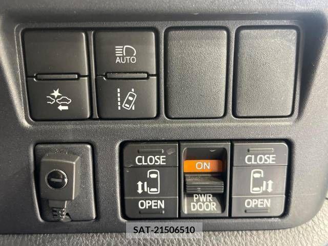 Toyota VOXY 2018-11 321585-6