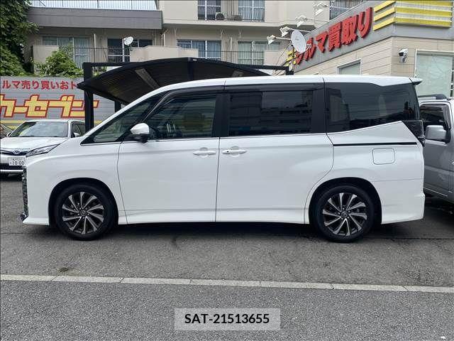 Toyota VOXY 2022-04 382918-26