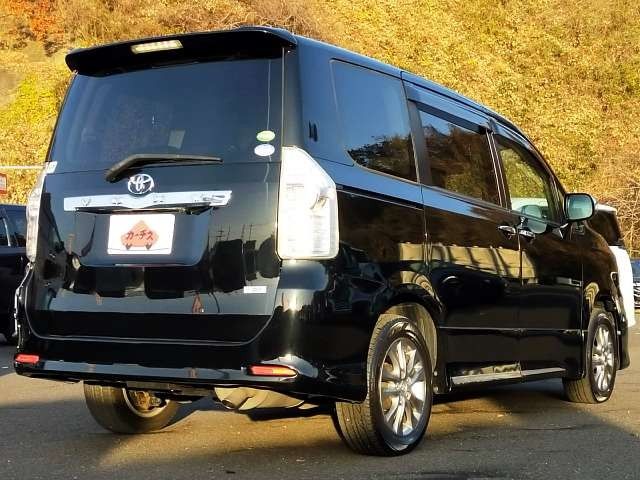 Toyota VOXY 2013-11 186888-2