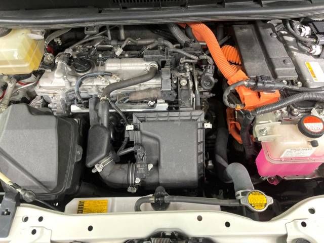 Toyota NOAH HYBRID 2015-03 27822-19