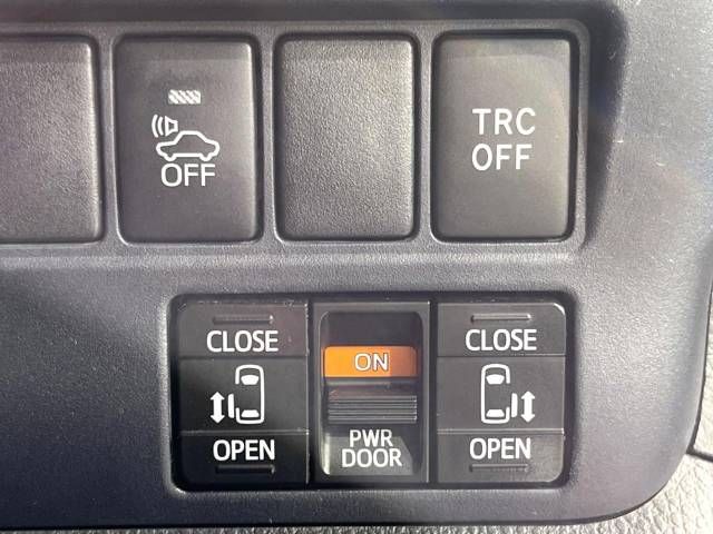 Toyota NOAH HYBRID 2015-03 27822-5