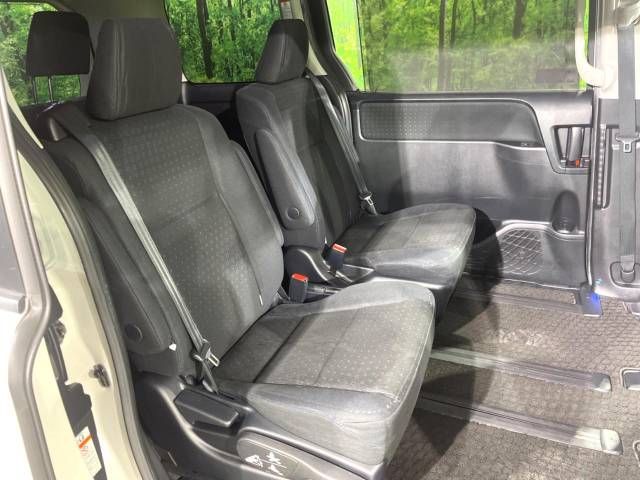 Toyota NOAH HYBRID 2015-03 27822-11