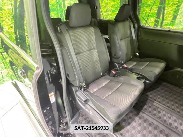 Toyota VOXY 2019-04 337933-9