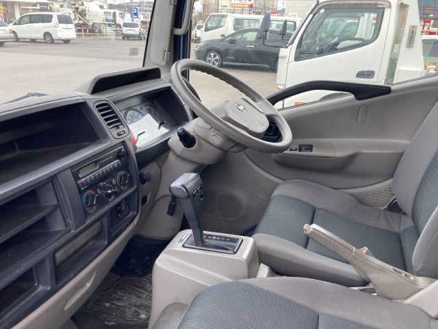 Nissan ATLAS 2014-06 613-1