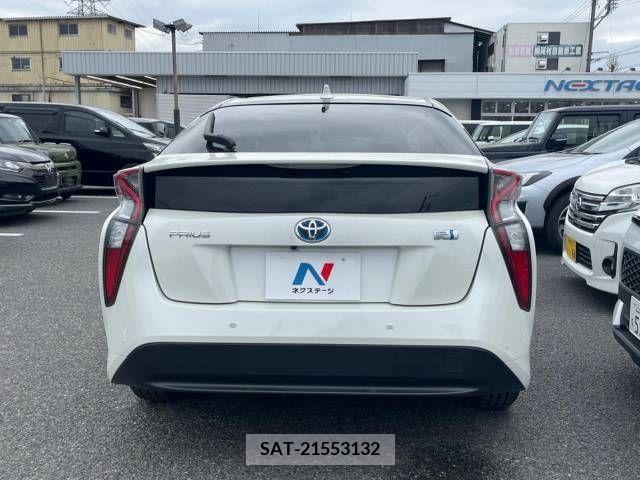 Toyota PRIUS 2017-09 241475-15
