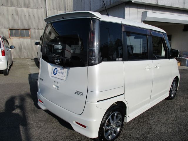 Nissan ROOX 2011-06 11856-5