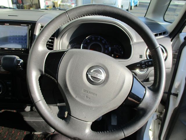 Nissan ROOX 2011-06 11856-11