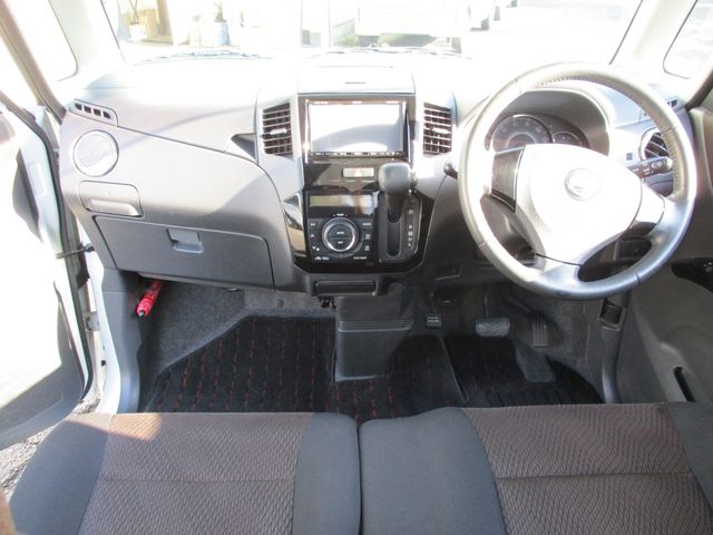 Nissan ROOX 2011-06 11856-4