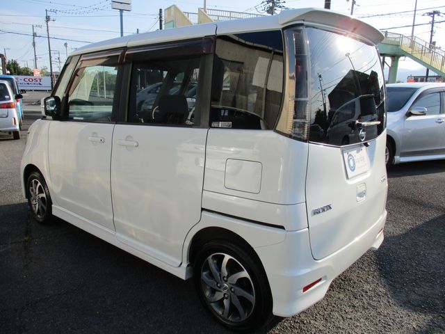 Nissan ROOX 2011-06 11856-6