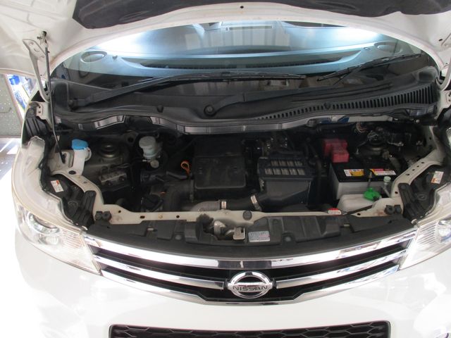 Nissan ROOX 2011-06 11856-19