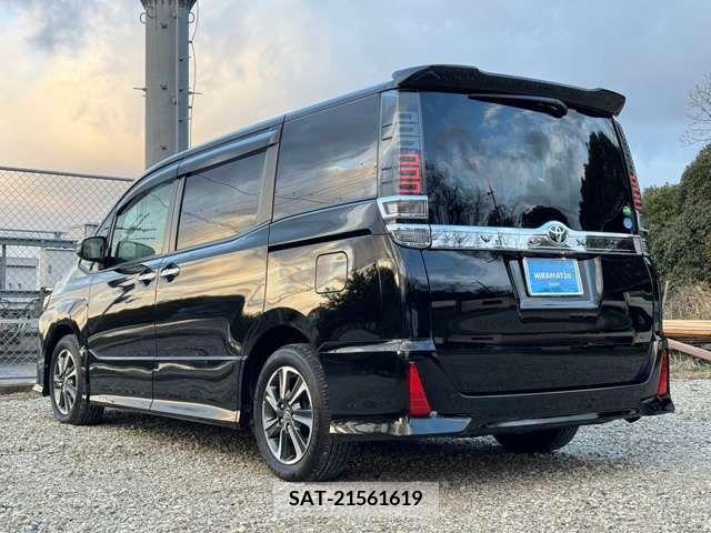 Toyota VOXY 2018-11 230342-2