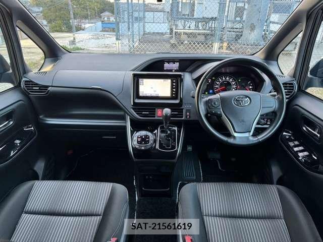 Toyota VOXY 2018-11 230342-1