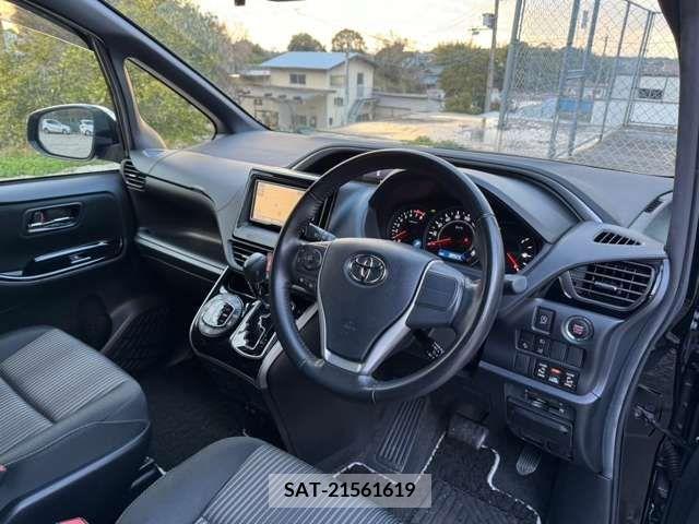 Toyota VOXY 2018-11 230342-6