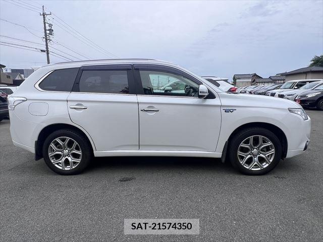 Mitsubishi OUTLANDER PHEV 2015-01 303544-16