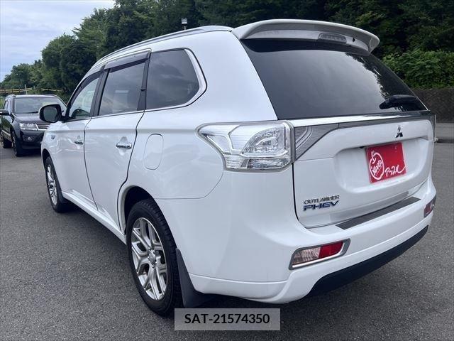 Mitsubishi OUTLANDER PHEV 2015-01 303544-19