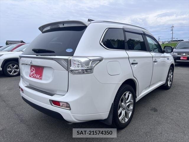 Mitsubishi OUTLANDER PHEV 2015-01 303544-18