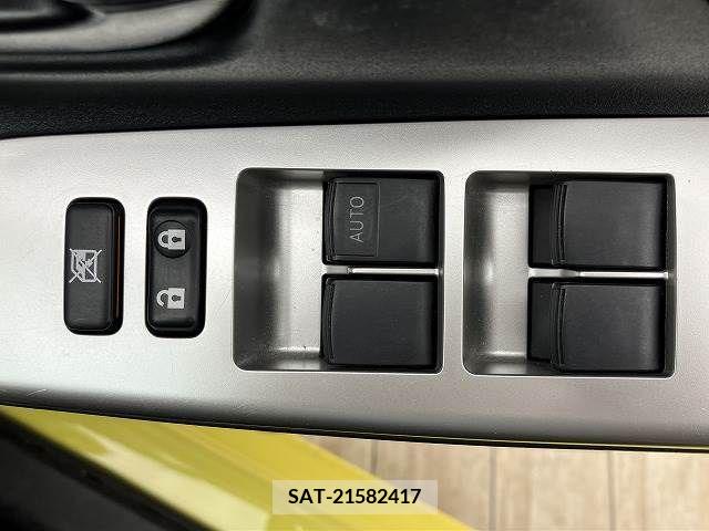 Toyota VITZ 2016-11 220658-6