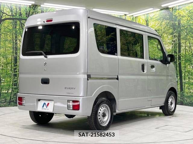 Suzuki EVERY 2023-04 359955-17