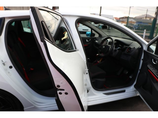 Renault LUTECIA 2015-05 196006-11