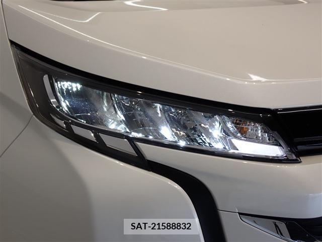 Toyota NOAH 2023-07 365134-8