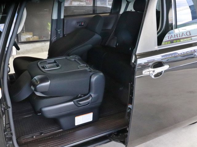 Toyota SPADE 2017-01 21137-14