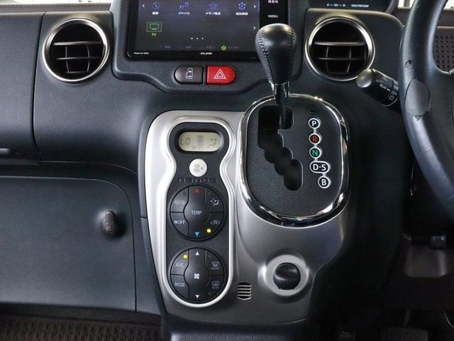 Toyota SPADE 2017-01 21137-9