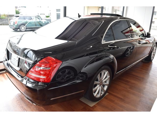 Mercedes Benz S-CLASS 2010-02 7486-4