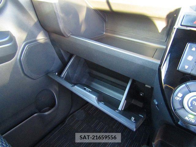 Toyota Pixis Mega 2019-03 211051-16