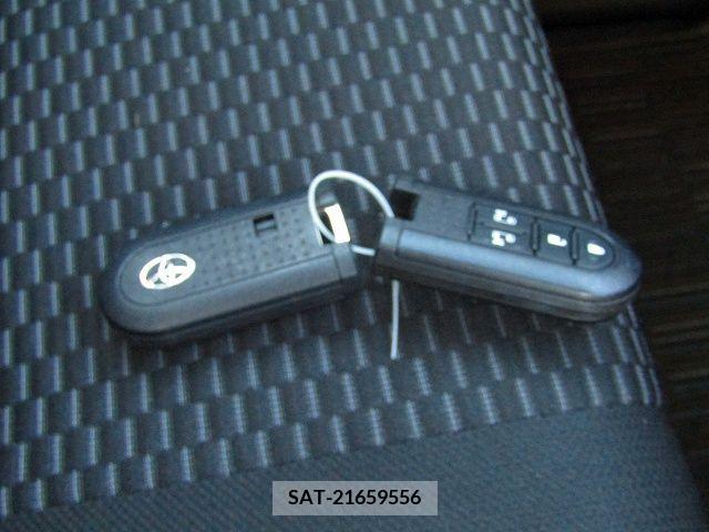 Toyota Pixis Mega 2019-03 211051-18