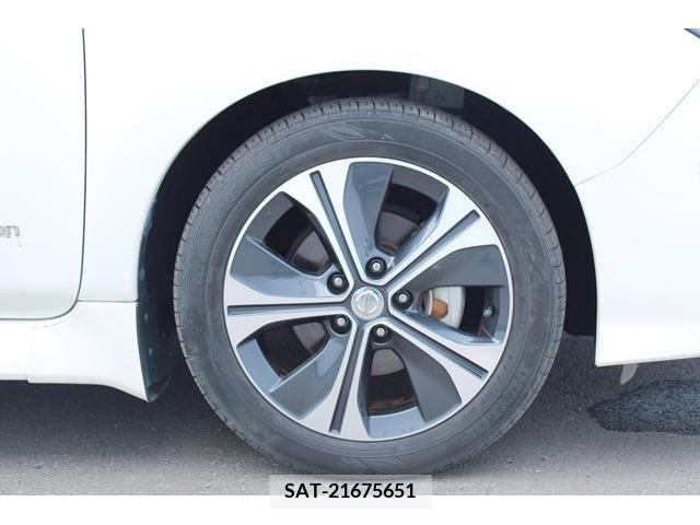 Nissan LEAF 2017-10 378668-10