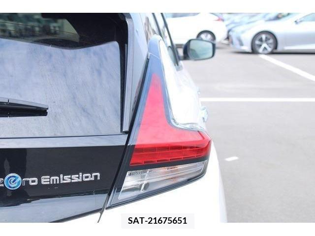 Nissan LEAF 2017-10 378668-12