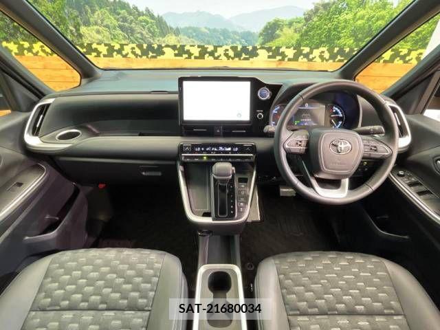 Toyota VOXY HYBRID 2023-03 322854-1