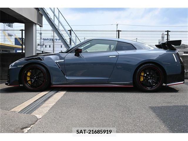 Nissan GT-R 2023-09 326017-1