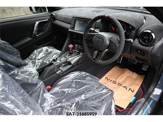 Nissan GT-R 2023-09 326017-9