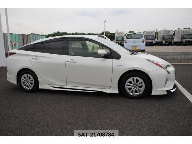 Toyota PRIUS 2016-01 375714-8