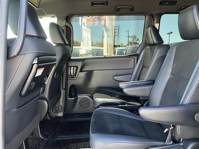 Toyota NOAH 2020-12 12526-12