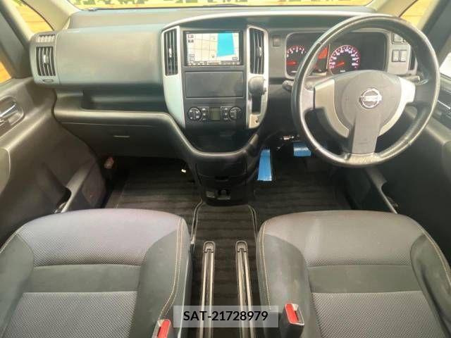 Nissan SERENA 2009-08 284305-1