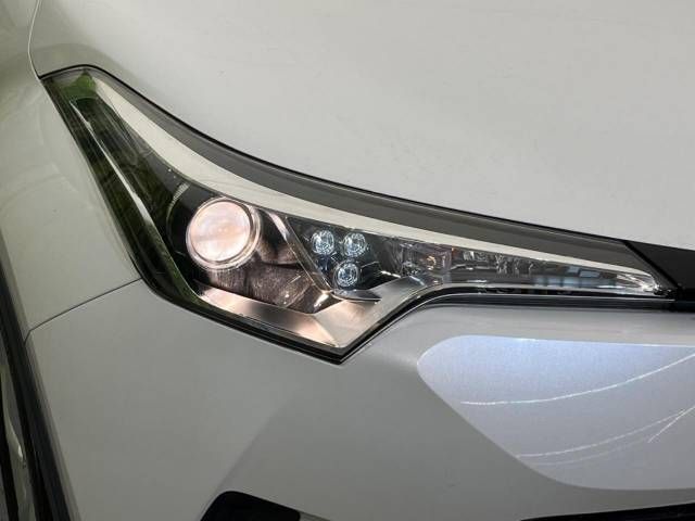 Toyota C-HR 2017-01 195726-12