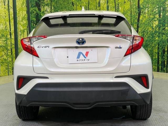 Toyota C-HR 2017-01 195726-15