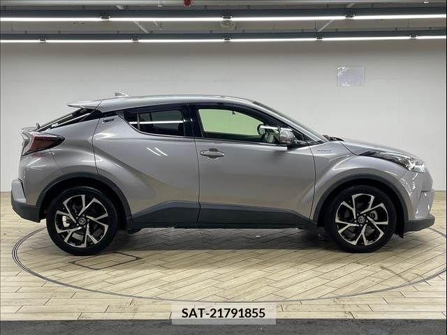 Toyota C-HR 2017-05 322992-17