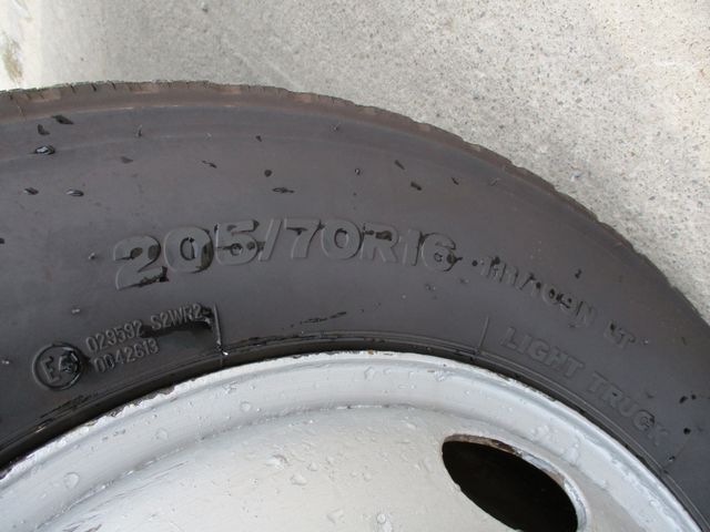 Isuzu ELF TRUCK 2012-06 16889-7