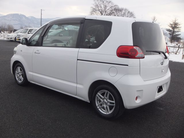 Toyota PORTE 2010-11 804-10