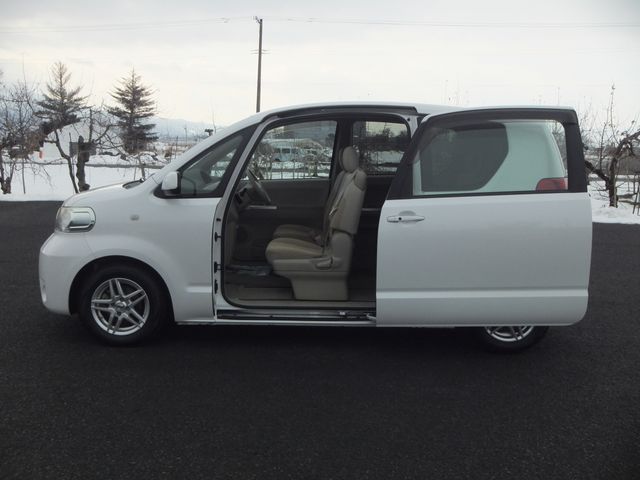 Toyota PORTE 2010-11 804-5