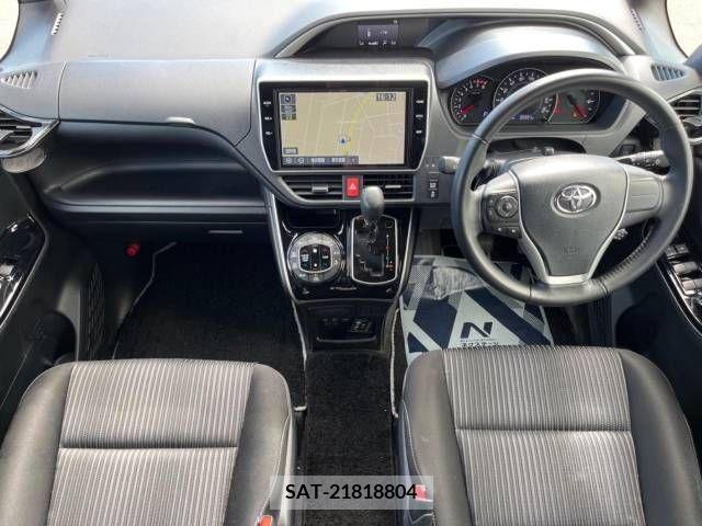 Toyota VOXY 2020-10 370328-1